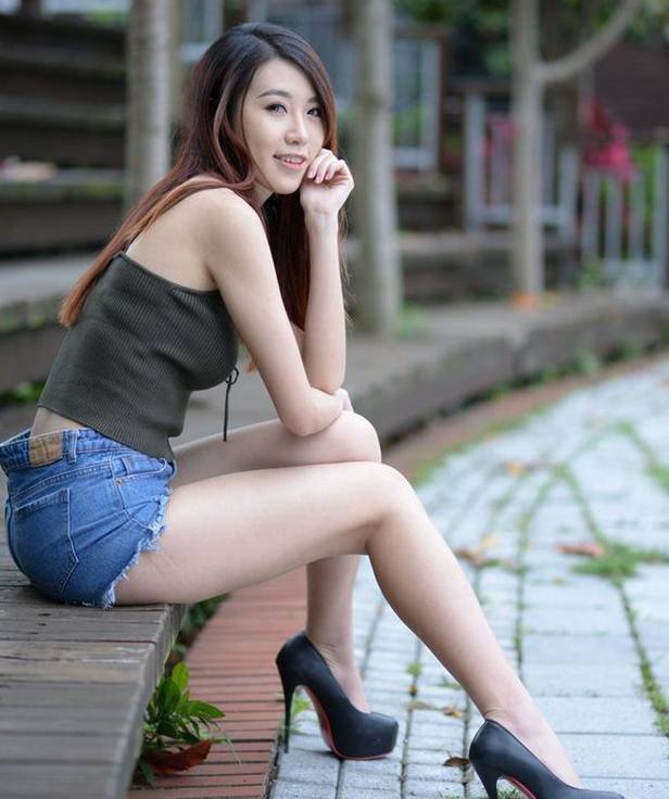 容联云较早投入AIGC研发，打造企业级生成式AI产品